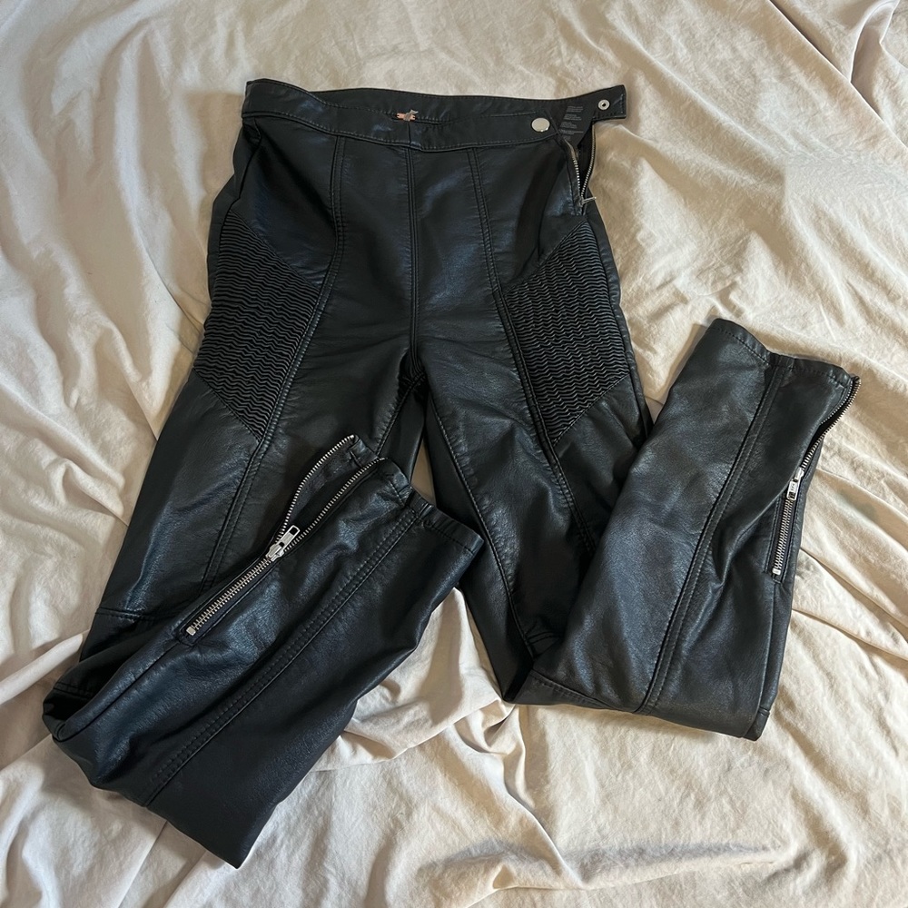 Free People Faux Leather Black High Rise with Side Zip Hem Pant Sz w25/2